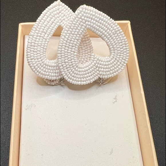 🤍White Earrings (hand beaded) - Picture 4 of 4